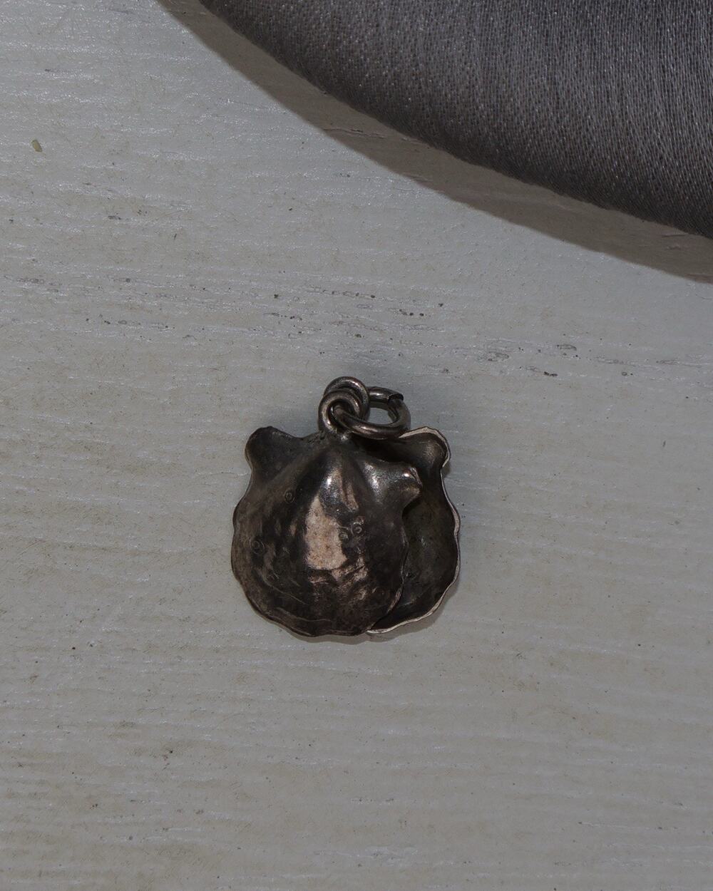 Vintage Sterling Silver Oyster Shell With Pearl Charm 1.1G / 0.7in